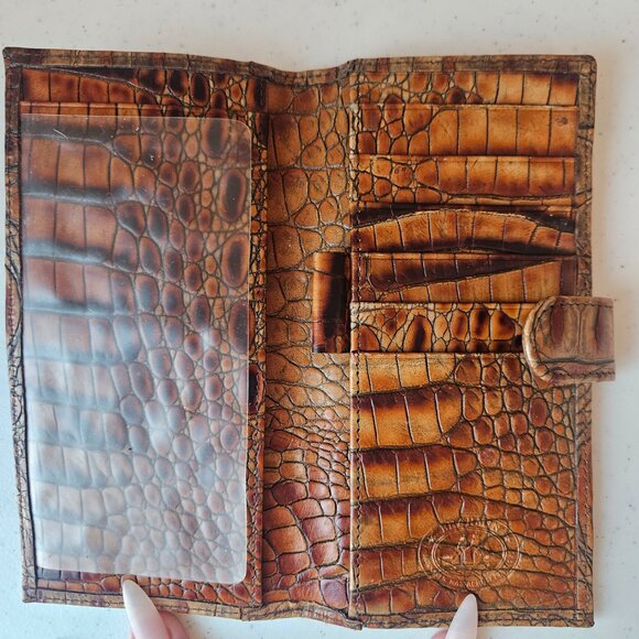 NWOT Brahmin Checkbook Cover Almond Melbourne with snap closure - Picture 2 of 3